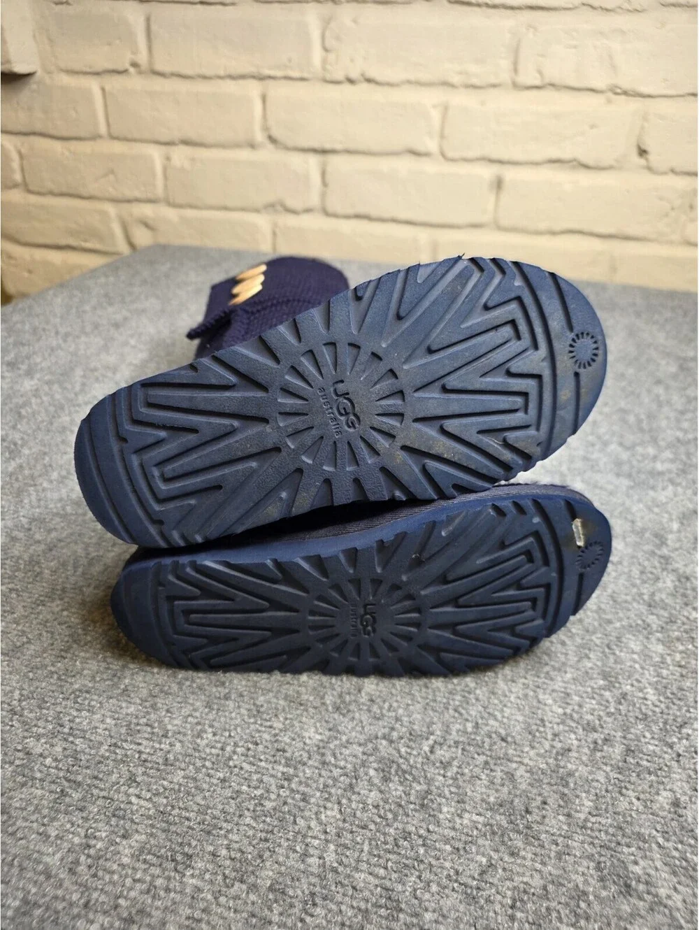 UGG Australia Women's Classic Cardy Knit Boots Navy Blue Size 6 3-Button 5819
